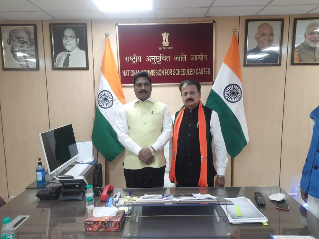 kiranpaturkar's tweet photo. राष्ट्रीय अनुसूचित जाती आयोगाचे सदस्य मा श्री पारधी यांच्या सोबत त्यांच्या कार्यालयात दिल्ली
#pardhi https://t.co/VjFVY5eyWM