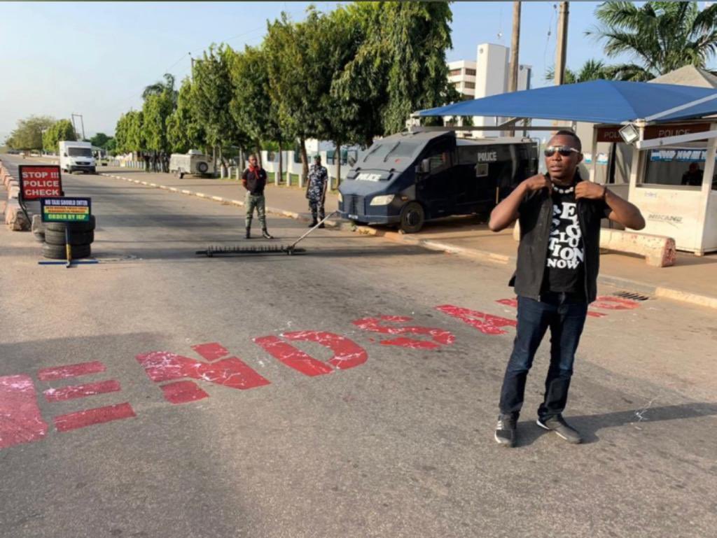 sowore's tweet photo. #NoJusticeNoToll #OccupyLekkiTollgate #EndSARS #WeCantContinueLikeThis https://t.co/2xczNJjOka