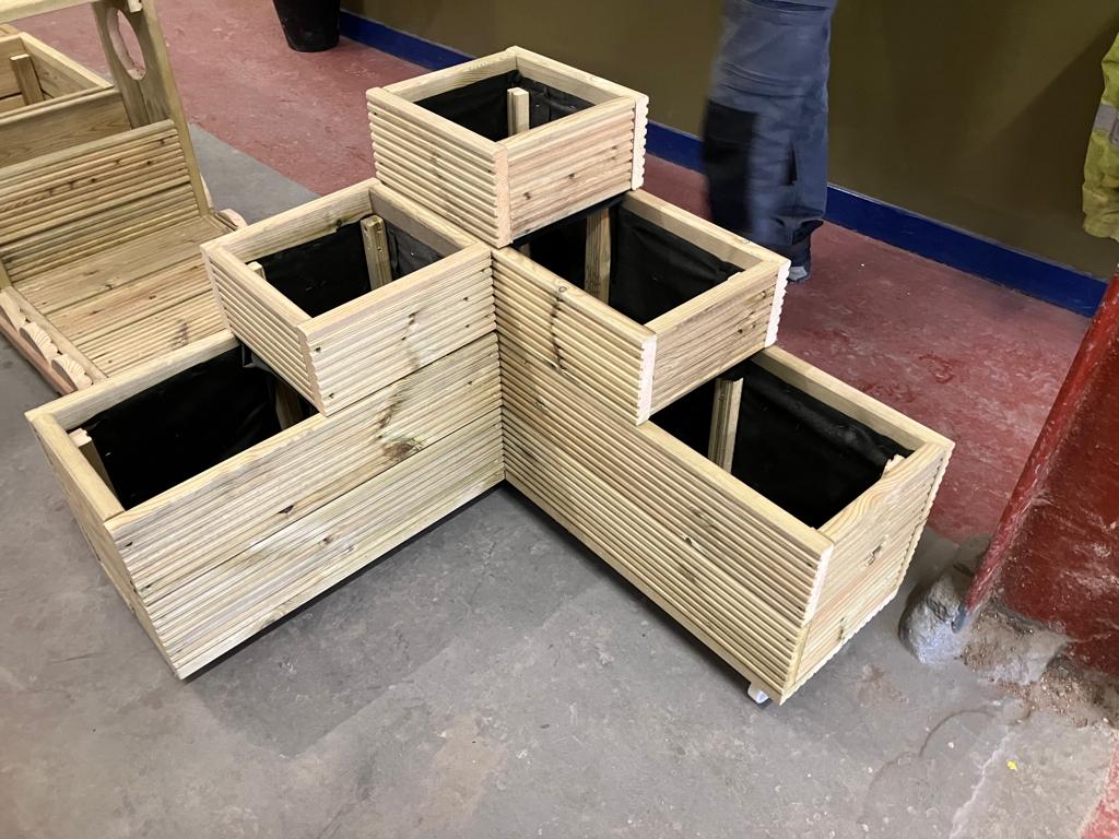 PathwaysNLC's tweet photo. Planters made by our amazing Pathways young people at First Steps Training for the garden of a local care home ๐ช๐จ๐ช๐๐#developingfutureworkforce #learning @FirstStepsFT @nlcpeople @NLC_Apprentices @apprentice_scot @EducationScot https://t.co/8oUqPDika8