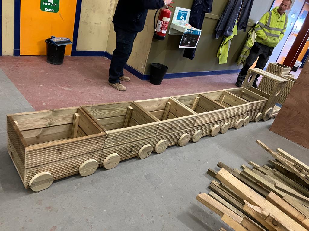 PathwaysNLC's tweet photo. Planters made by our amazing Pathways young people at First Steps Training for the garden of a local care home ๐ช๐จ๐ช๐๐#developingfutureworkforce #learning @FirstStepsFT @nlcpeople @NLC_Apprentices @apprentice_scot @EducationScot https://t.co/8oUqPDika8