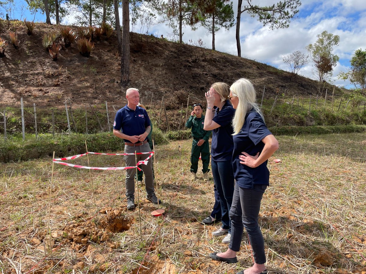 MAGsaveslives's tweet photo. Today, our team in Laos was delighted to welcome Rt Hon Amanda Milling, UK Minister for Asia and the Middle East, to see our work clearing unexploded ordnance and supporting people to recover from the impacts of conflict.

Thanks to @FCDOGovUK🇬🇧 for supporting our work in Laos🇱🇦 https://t.co/V0G3W1r40x