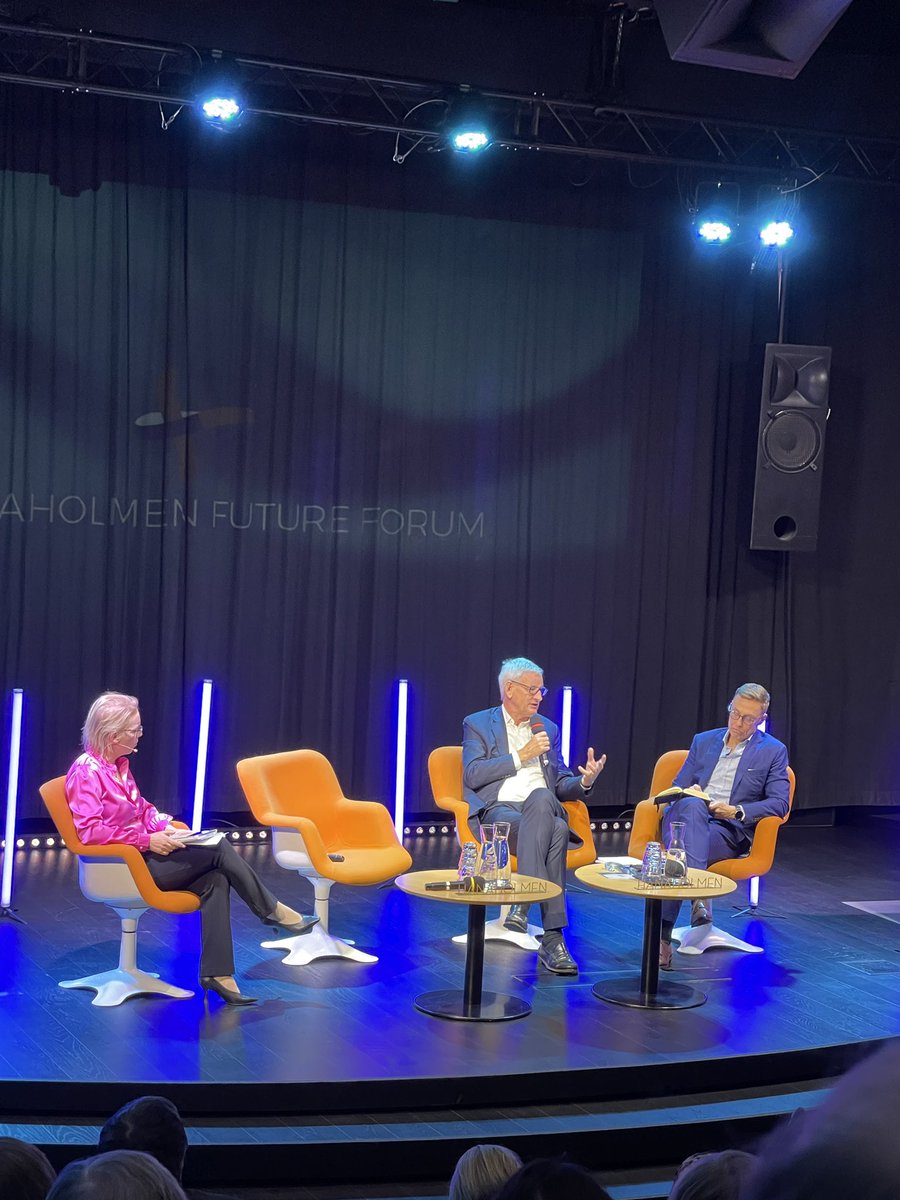 Carl Bildt
Stopping Putin will happen on the battle field. He can loose big, but not bend down in a small defeat or negotiations. 

We must support Ukraine, not only weapons, but to sustain the Ukraine state functions to survive, to perserve European stability #fforum <a href="/carlbildt/">Carl Bildt</a>