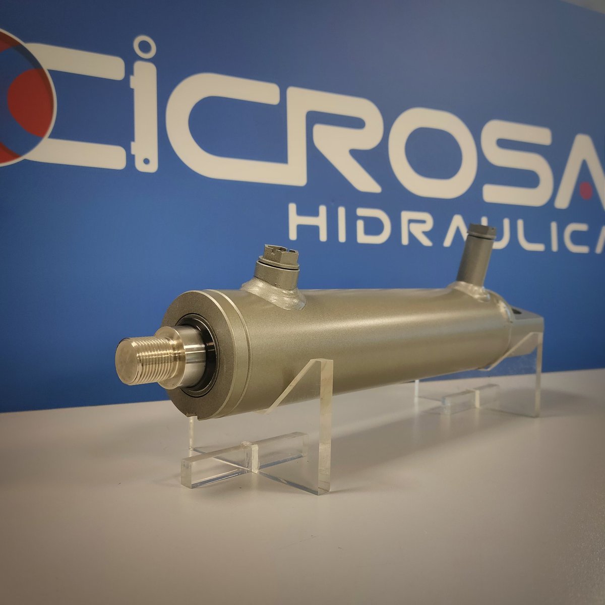 CICROSA's tweet photo. 🇪🇸 Cilindro de doble efecto con válvula paracaídas y acabado plateado para maquinaria industrial.
🇬🇧Double acting cylinder with antiburst valve and silver finishing for industrial machinery.

#Hidráulica #CilindroHidráulico #Hydraulics #HydraulicCylinder #CICROSAHIDRAULICA https://t.co/cQfjc0xIoS