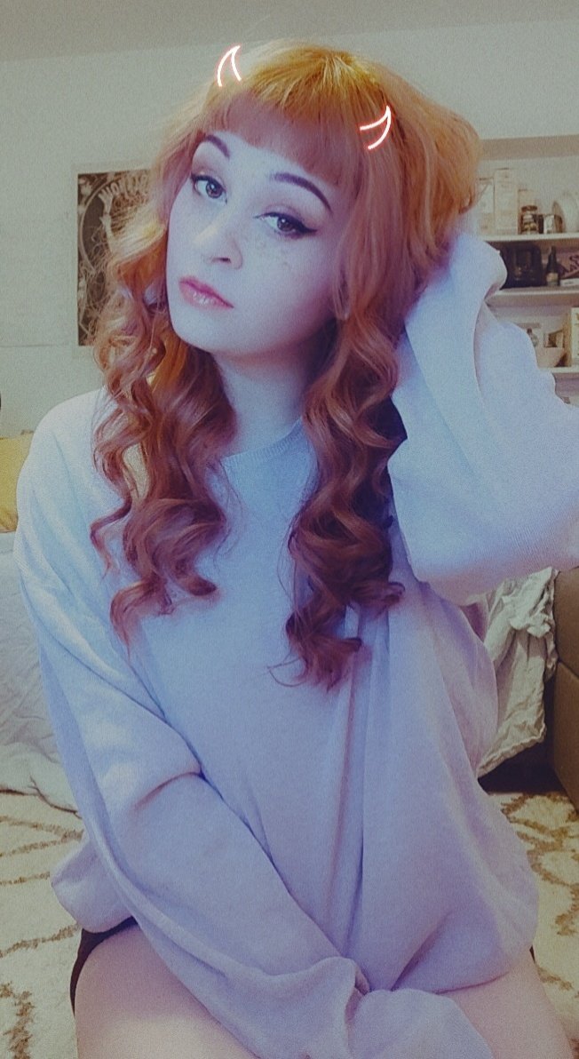 delinxx's tweet photo. I cry on fridays 😈 https://t.co/q1DyAqvOOX