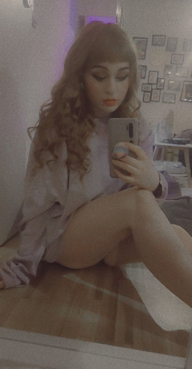 delinxx's tweet photo. I cry on fridays 😈 https://t.co/q1DyAqvOOX