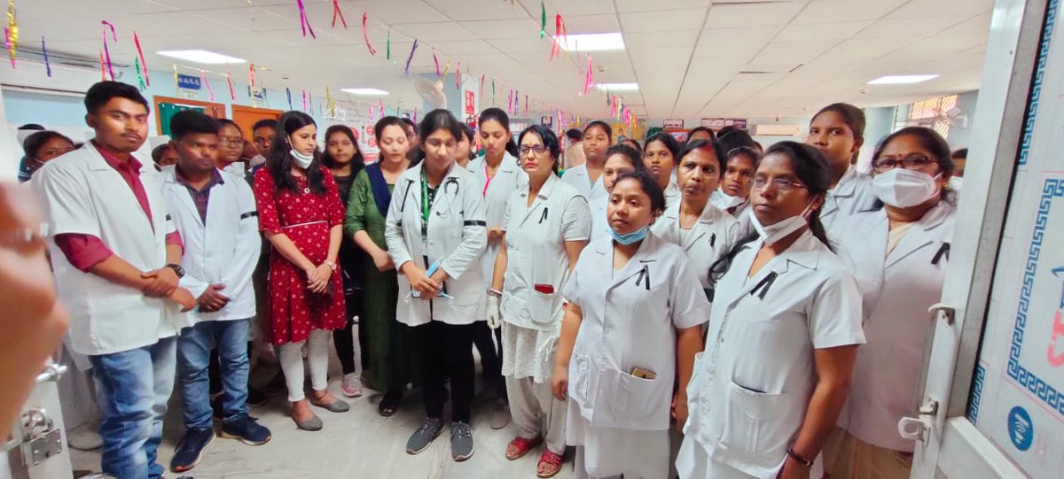 dheeraj44574191's tweet photo. Dr पे अत्याचार करोगे तो आपका सेवा कैसे कर पाएंगे
अपने दिमाग को खोलकर अस्पताल आइए 
अगर डॉक्टर एक बार दिमाग घूर गया ना तो अपलोग को भगवान भी नहीं माफ करेंगे।
भीड़ को सही दिशा दें ये नहीं की जान बचाने वालों के जान लेने में।
भगवान मत बोलो , जिंदा रहने दो🙏
#JusticeForDrArchanaSharma https://t.co/tyrTgNpRIJ