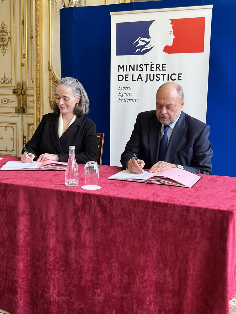 Fière de voir <a href="/Francetele/">France Télévisions</a> devenir le 1er diffuseur de la justice filmée à la télévision française. Pas de spectacle mais une émission pédagogique sur tous les territoires pour montrer comprendre la justice, la rapprocher de tous les citoyens. <a href="/justice_gouv/">Ministère de la Justice</a> 🙏Eric Dupond-Moretti