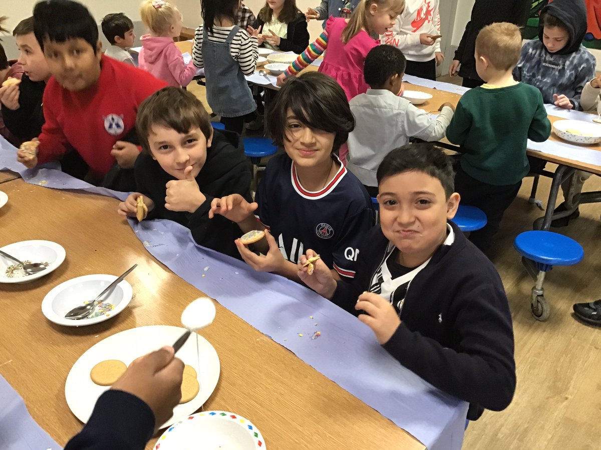 Well done to Super house 🚩for winning this term’s house party! Your hard work, perseverance and positivity has been noticed by all. Enjoy the biscuits 🍪