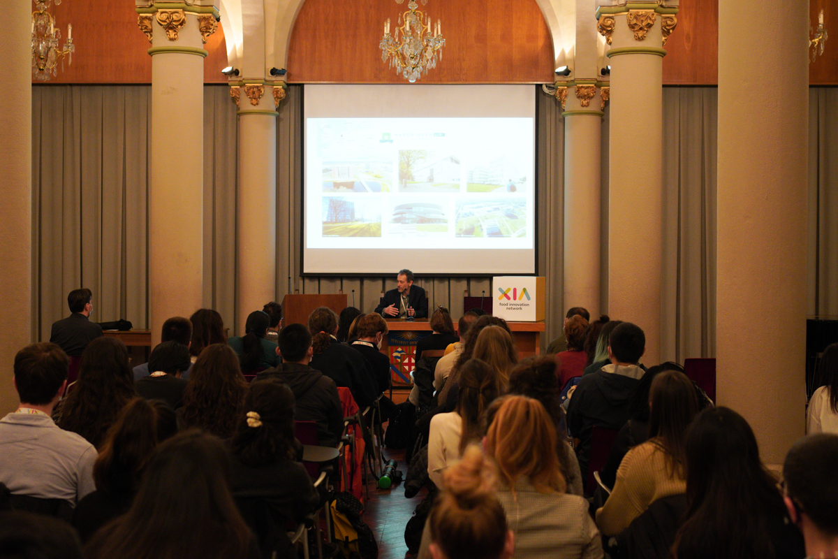 xianetwork's tweet photo. Yesterday we hosted a Workshop Innovation Research Interchange between PhDs from @WUR and @xianetwork at @UniBarcelona. It was an amazing opportunity to learn about the food innovation projects of both institutions and to seek collaborations. Thanks for your visit!

#FEDERrecerca https://t.co/QmICyimis9