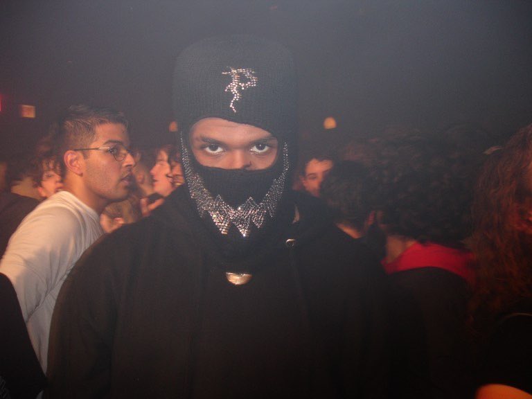 bre5lin's tweet photo. I was at a baby Keem concert and someone asked to take my pic 🤝 https://t.co/986aKAgf6K