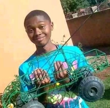 slime_acko's tweet photo. USA🇺🇸 rappersAt age 14 
 vs 
S.A🇿🇦rappers at age 14 https://t.co/ThfOWjIHgY