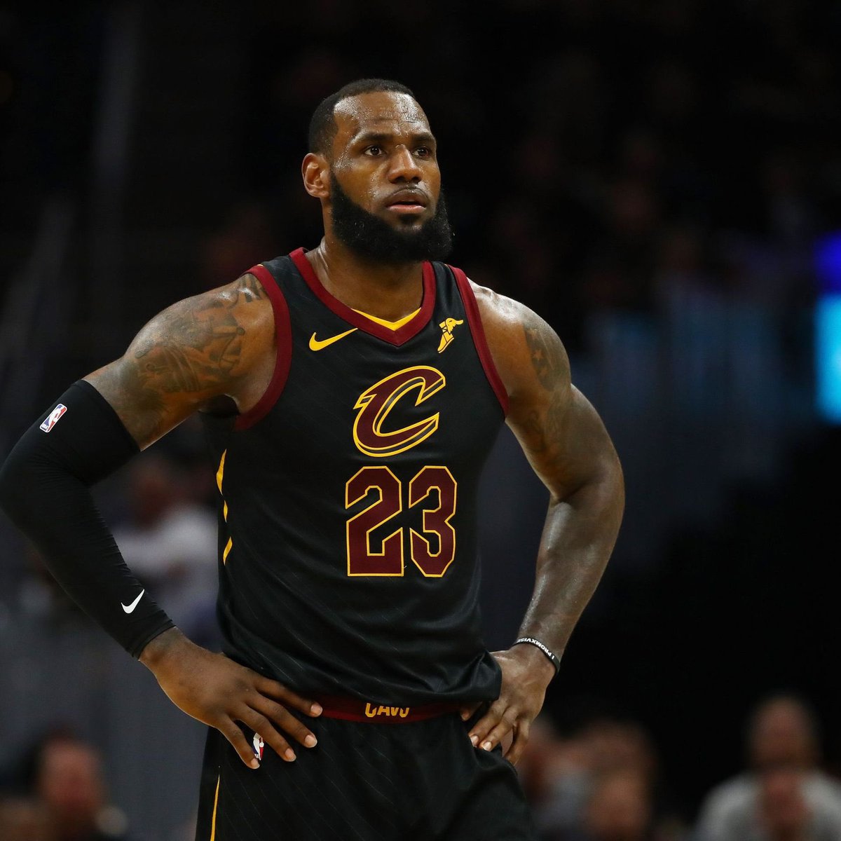 50NuancesDeNBA's tweet photo. C’EST MAINTENANT SÛR À 90% 🧨

Lassé de la saison catastrophique des Lakers, le King devrait revenir à Cleveland dès cet été pour son ultime saison en NBA, selon de nombreuses sources 😢❤️ https://t.co/JevSwgT3YQ