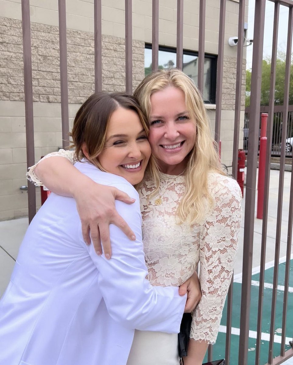 natkclley's tweet photo. LUDDSHAW REUNION? JESS ON SET? SOBBING MY ASS OFF #GreysAnatomy https://t.co/y8QpP7pS2r