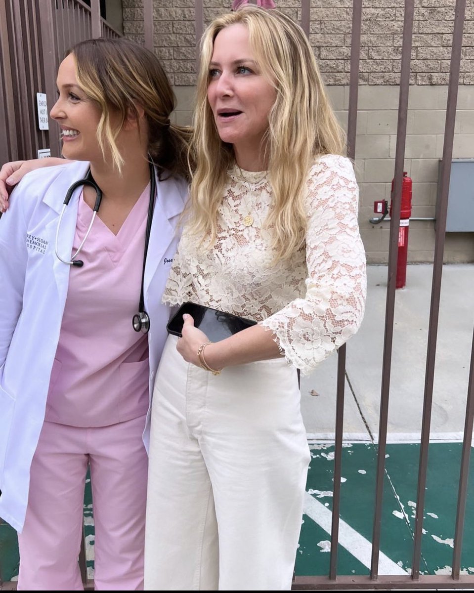 natkclley's tweet photo. LUDDSHAW REUNION? JESS ON SET? SOBBING MY ASS OFF #GreysAnatomy https://t.co/y8QpP7pS2r