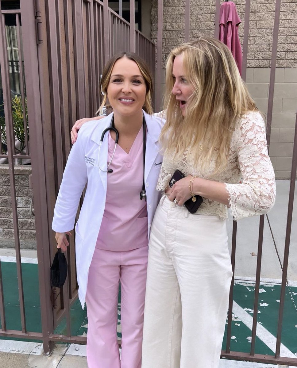 natkclley's tweet photo. LUDDSHAW REUNION? JESS ON SET? SOBBING MY ASS OFF #GreysAnatomy https://t.co/y8QpP7pS2r