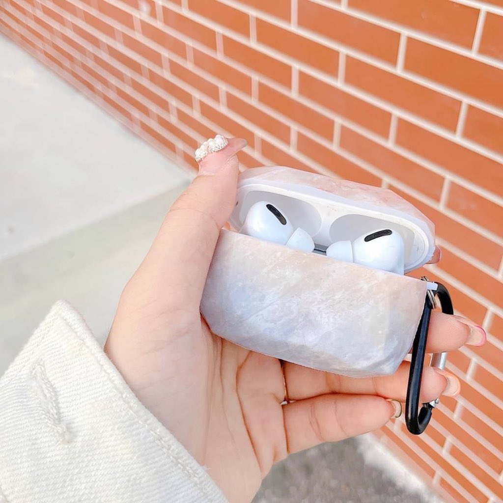 cuqc4ke's tweet photo. 🌷 แอร์พอดทรงก้อนหินอ่อนเทาส้ม
〰️ ราคาชิ้นละ 195 บาท
〰️ Airpods 1/2/3/pro
〰️ เคสยางนิ่มคลุมรอบ (แถมห่วงสีดำ) เคสยางใส่ได้กับแอร์พอดแท้เท่านั้น

ค่าส่ง ลทบ 30 ems 50
ไม่บวกเพิ่ม https://t.co/M74cZwRGnl
