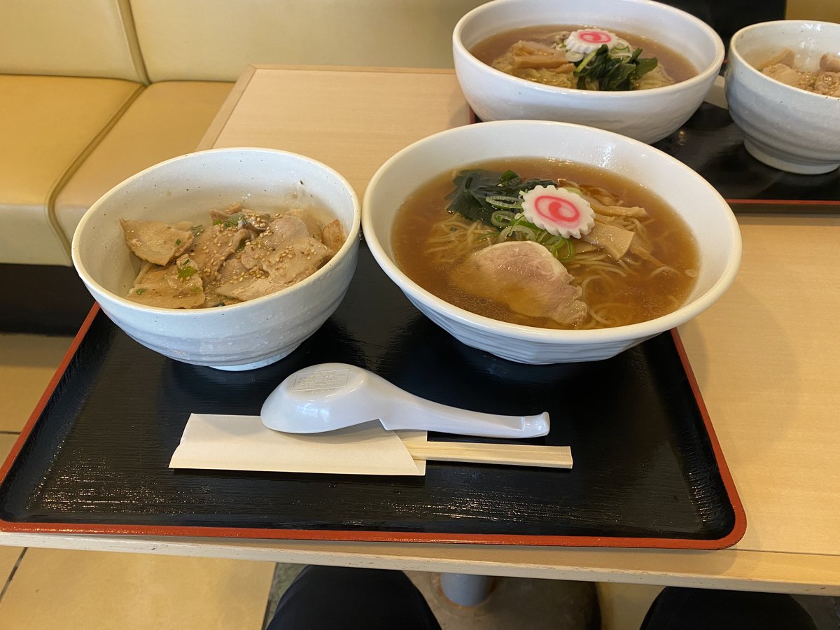 ta_2727's tweet photo. 今日は小竹さんと一緒に米バラ卸してから塩釜市で肥料積み！

飯食ってランデブーしながら帰ります https://t.co/R7zcai1DXR