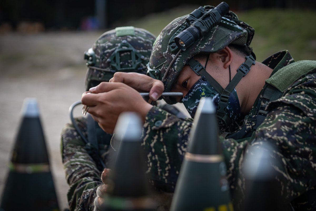 海軍陸戰隊陸戰66旅日前在三軍聯訓基地訓場進行「111-1、2號三軍聯合作戰訓練測考」旅營實彈測考，操演部隊依據演習想定，配合營指揮所作業，所屬Ｍ109A2自走砲對目標區進行射擊，磨練官兵臨戰能力。