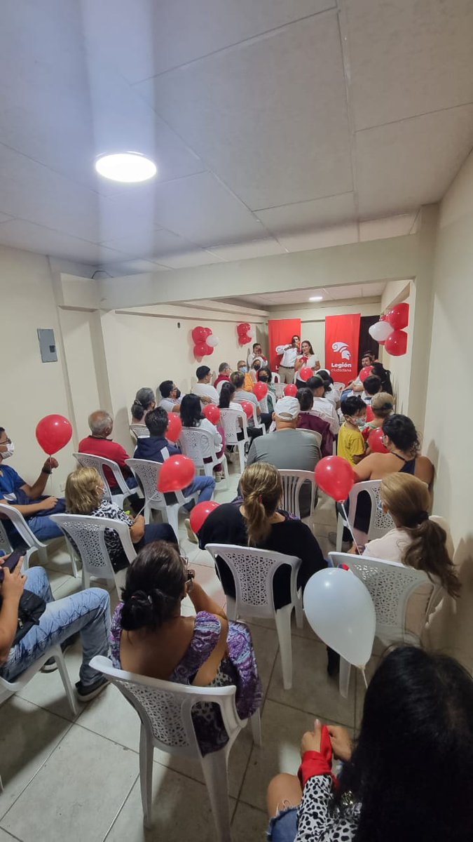 veronicabad's tweet photo. ¡Llegó el momento!

#LegiónCiudadana, se organiza y levanta su voz para convertirse en ese amplificador del sentir mayoritario de las causas sociales desatendidas y minimizadas por los partidos tradicionales.

 #SomosLegión #Manabí https://t.co/RTzcpq1EFM