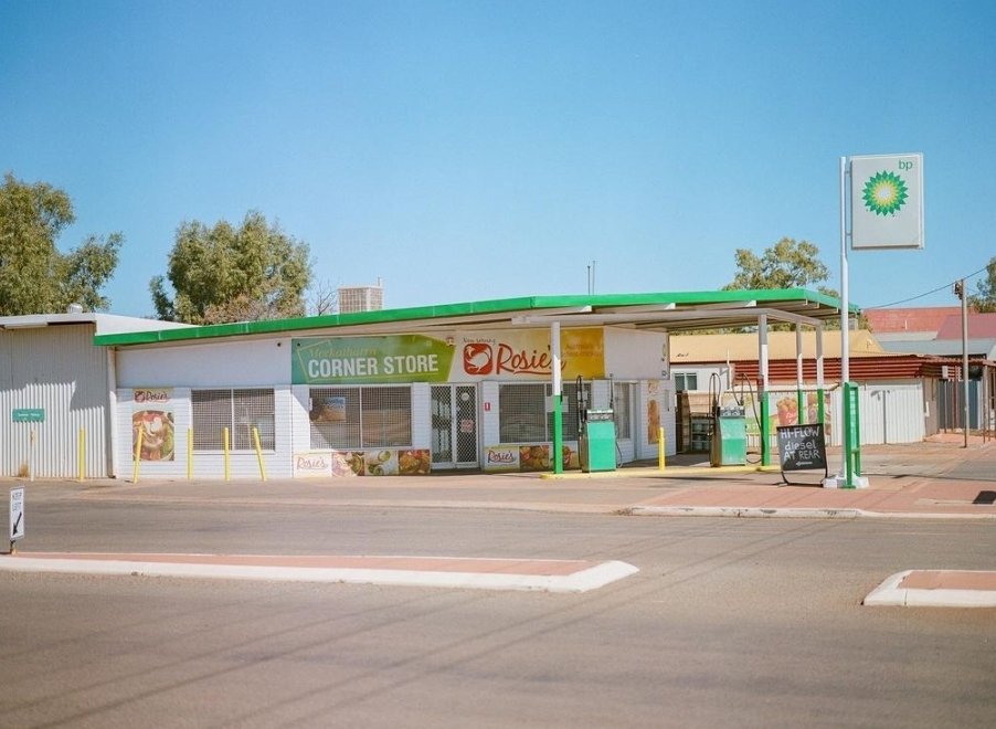 RosiesChicken's tweet photo. Lovely shot of our Meekatharra site by Rob Gibbon - @rbgibbon on insta 📷❤️
#rosieschicken #meekatharra #Australia #roadhouse https://t.co/XwhwE6ZRkE