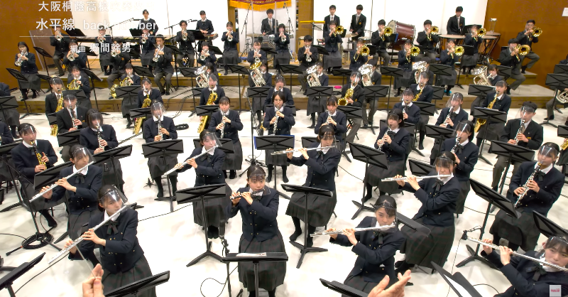 osakatoin_sb's tweet photo. 【新動画 up！】
#backnumber 様の『#水平線』を
演奏しました。

吹奏楽だけでなく、様々な場面で
目標や夢が失われることが多くなった今。

楽曲に込められたメッセージを大切に、
音楽にできることと向き合っていきたいです。
#大阪桐蔭 #吹奏楽

@backnumberstaff
@iyotter_bn
@kojimakazuya