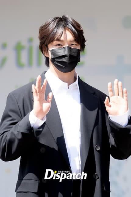 yaelcoheen's tweet photo. Today's the conference for #RightNowIsBeautiful!
Photos of YSY posted in Naver webpage. 😍 Tiny but big Yoonie 😅
#yoonsiyoon #윤시윤 #ユンシユン https://t.co/eYAeeQN939