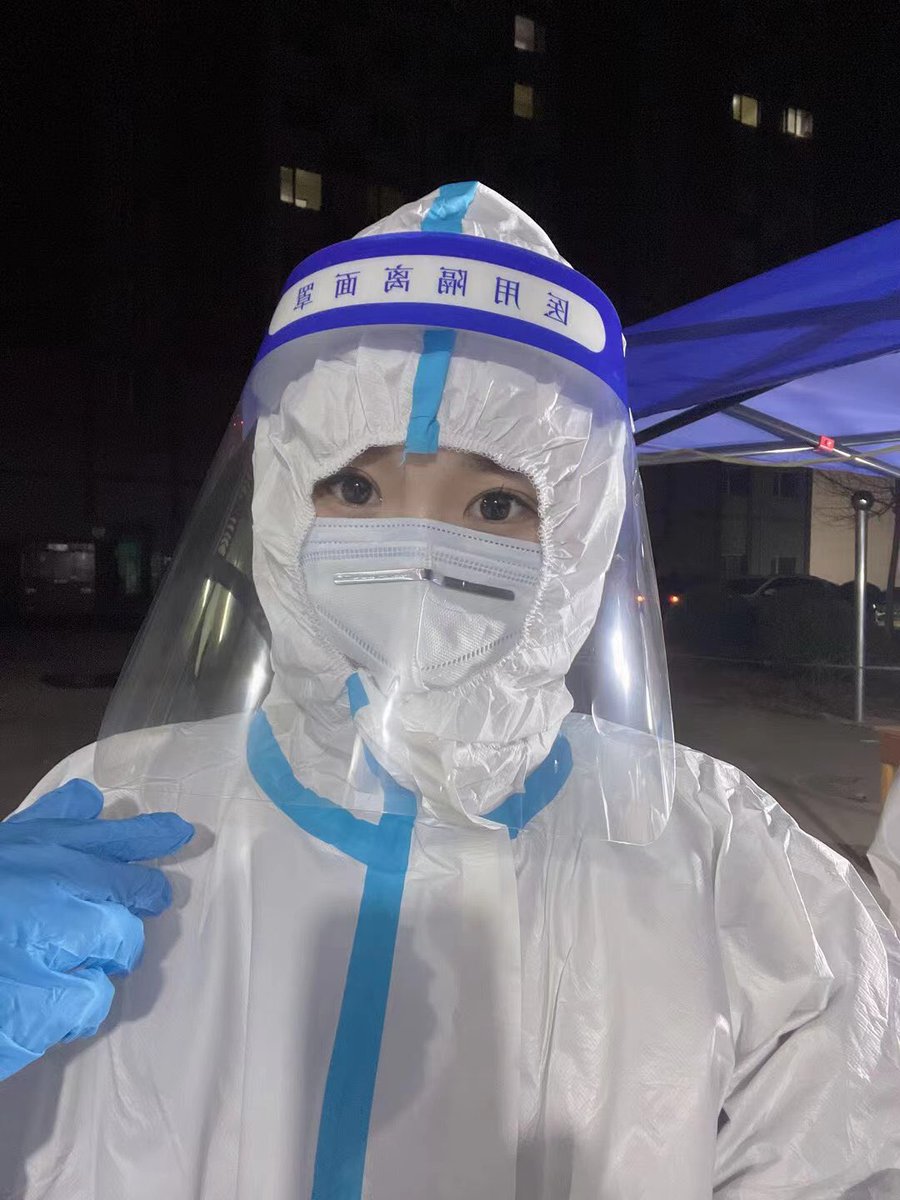 favorite_yezi's tweet photo. 昨天做核酸到晚上才结束，猜猜这是哪家医院 https://t.co/L1M3yq3mft