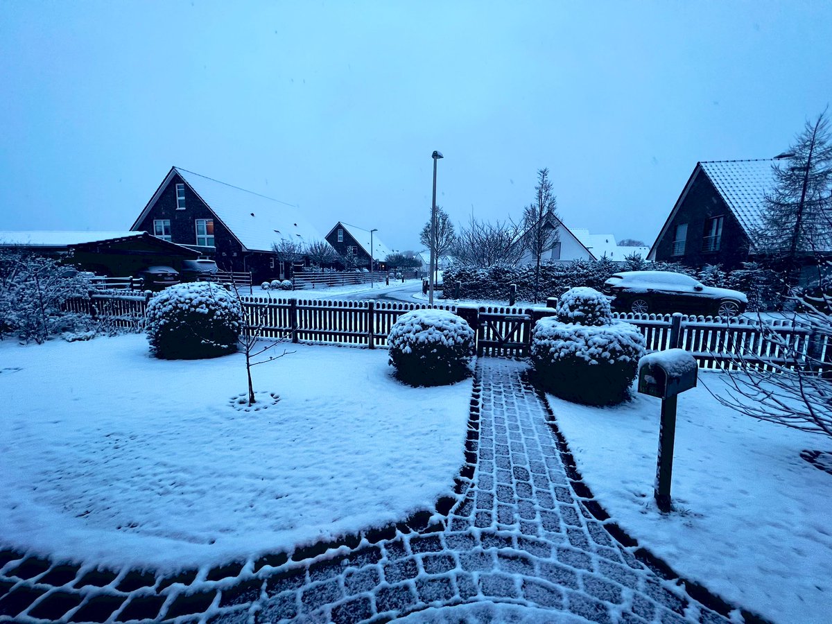 Frühling läßt sein blaues Band Wieder flattern durch die Lüfte.