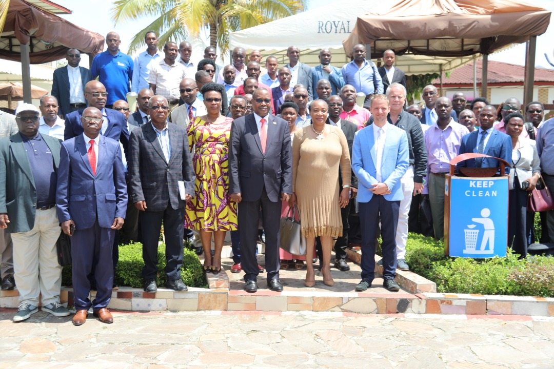 Le <a href="/BMineagrie/">BURUNDI/MINEAGRIE</a>, en collaboration avec IFDC au Burundi, a organisé ce jeudi 31 mars 2022, à Bujumbura, un atelier de validation du document d’orientation stratégique d’aménagement des bassins versants et de lutte antiérosive « DOSABV».<a href="/NtareHouse/">Ntare Rushatsi House</a> <a href="/BurundiGov/">Primature de la République du Burundi</a>