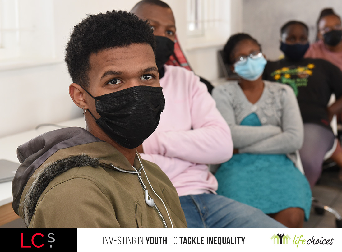 Placement Officer, Ehrin, trains new interns on the benefits of using LinkedIn for self-promotion. 

#YouthEmpowerment #YouthEducation #Coding #Tech #SelfPromotion #CapeTown