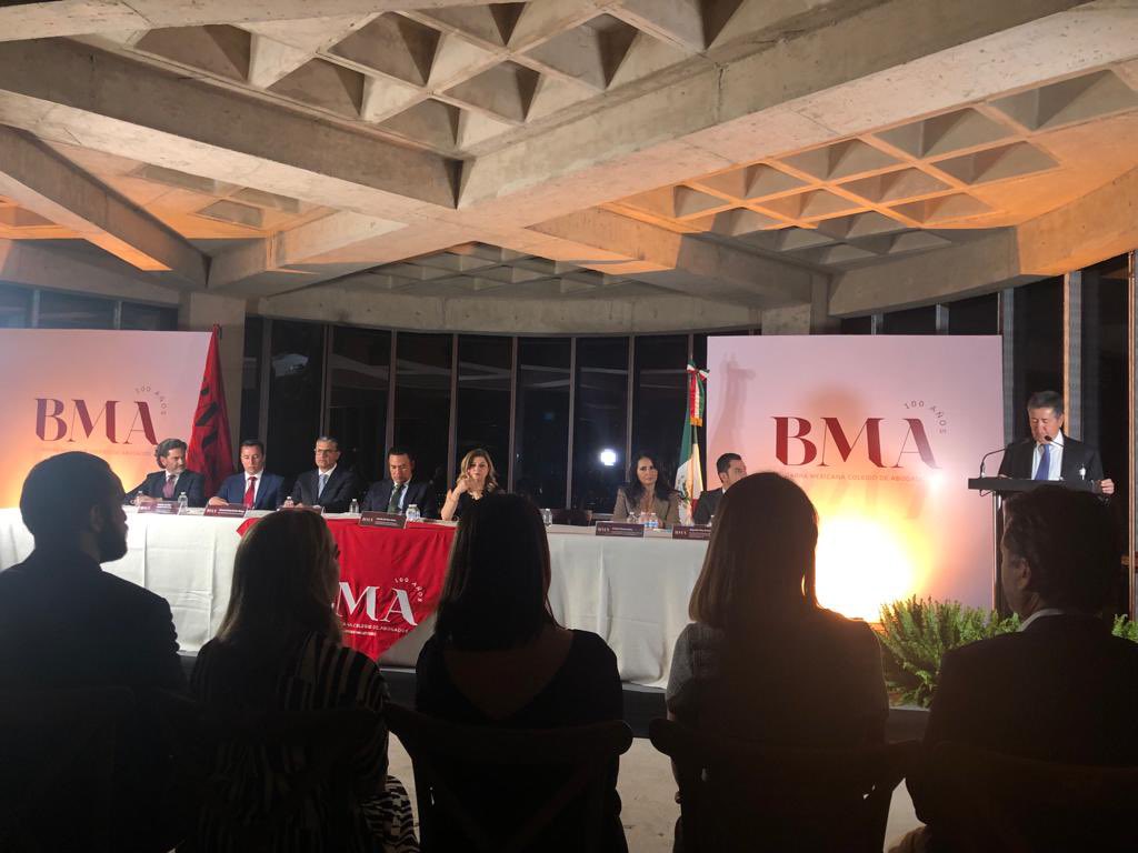 oleavabogado's tweet photo. Extraordinario evento de toma de protesta del nuevo Comité Directivo del Capítulo de la Barra Mexicana en San Luis Potosí. Muchas felicidades a su presidente Alejandro Díaz de León. Los Capítulos de la Barra siguen creciendo y consolidándose. Enhorabuena! https://t.co/XjeSiOx2bw