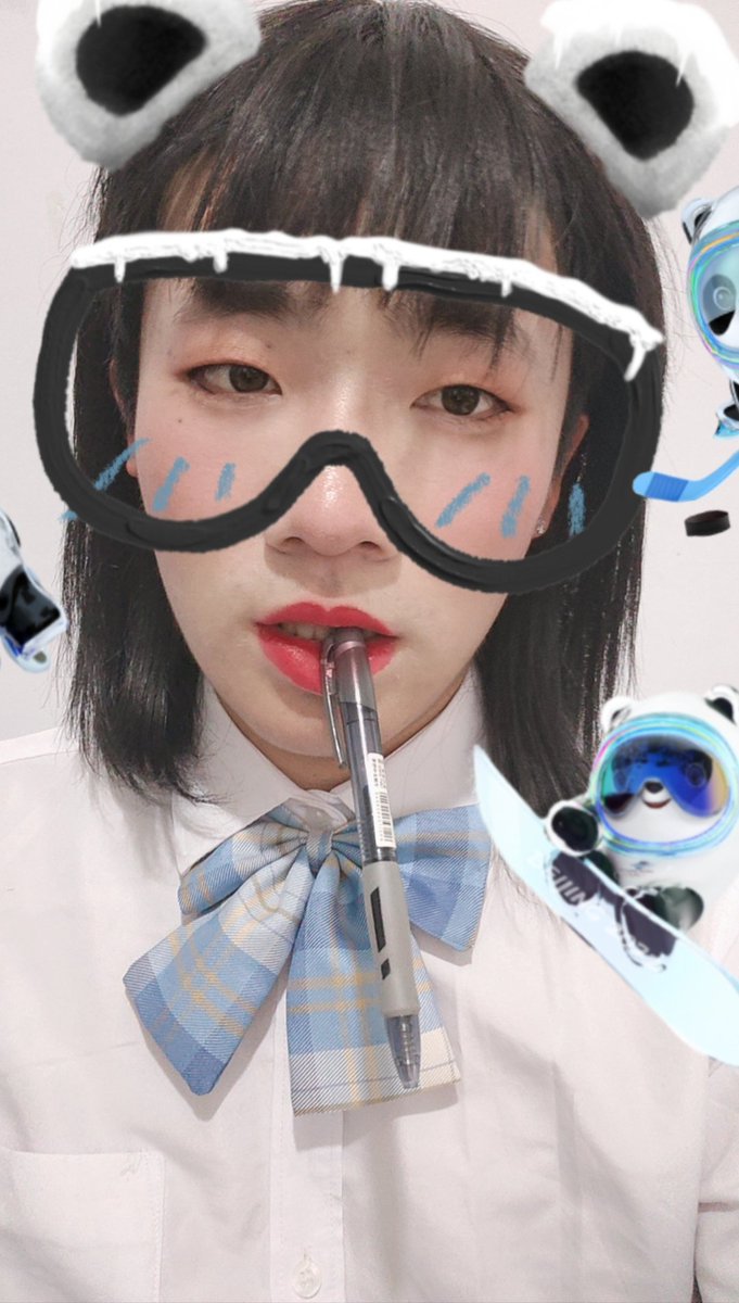 sissy20210912's tweet photo. 学习好累，有没有缺女服务员的，自信还是挺能干的。(手动滑稽) https://t.co/FdaIdmG0ui