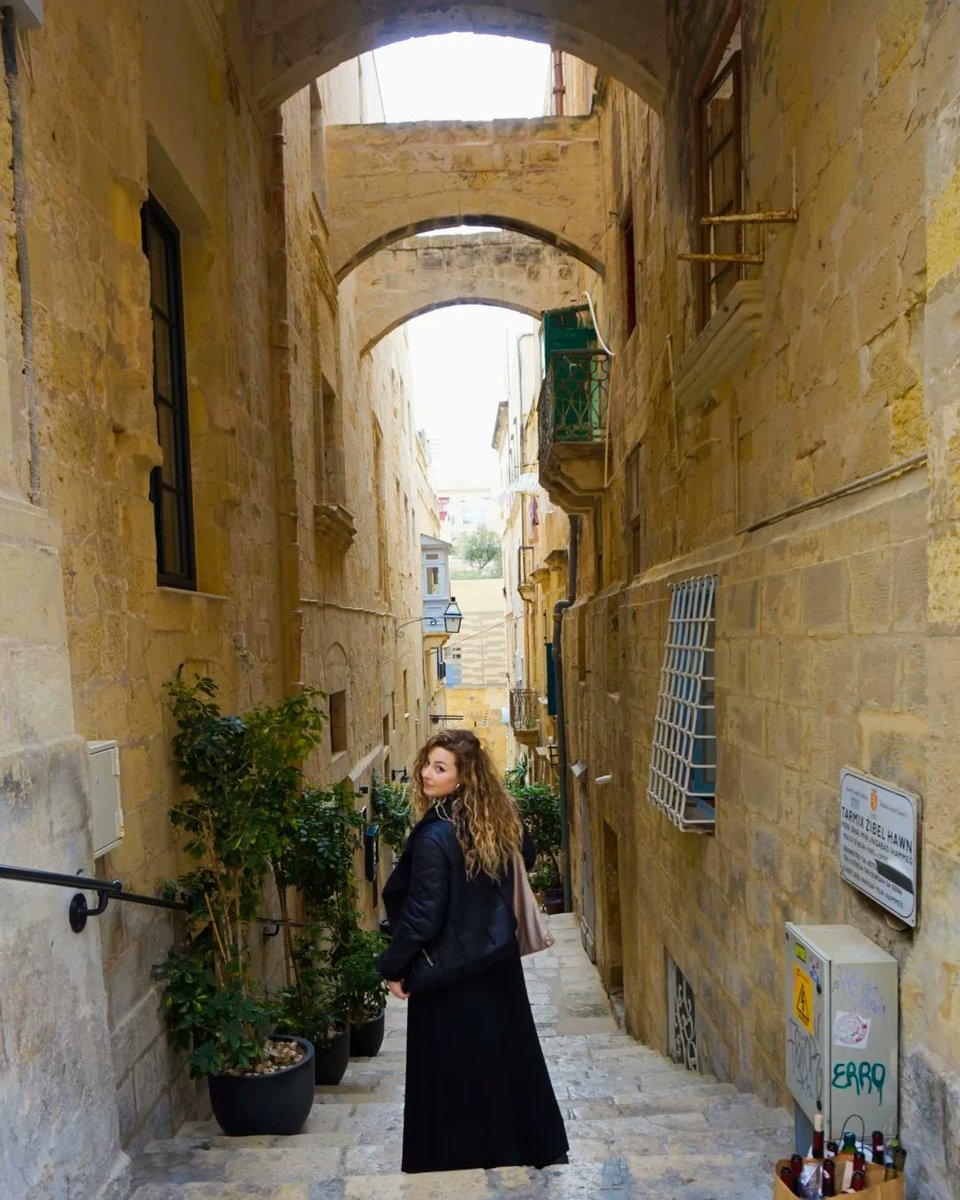 con_eyeliner's tweet photo. Tengo que dejar de romantizar Malta https://t.co/pTrmEoMEYh