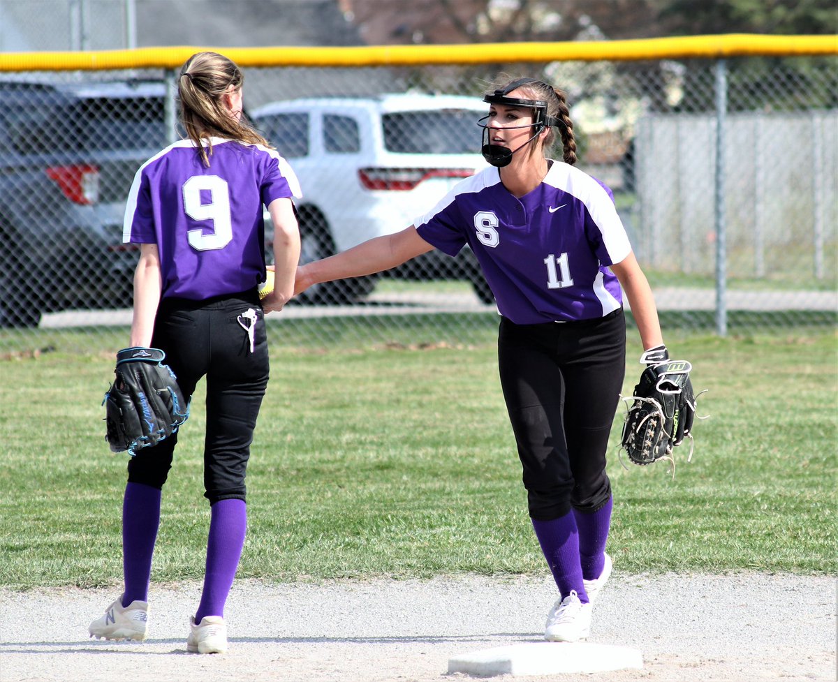 emmaoperacz's tweet photo. Missing it extra this time of season and maybe the gang  @kailey_422 @RachelWaszak @bailey_arn @lutzaricka @Averie_lutz1 https://t.co/zBd3Ucyl6k