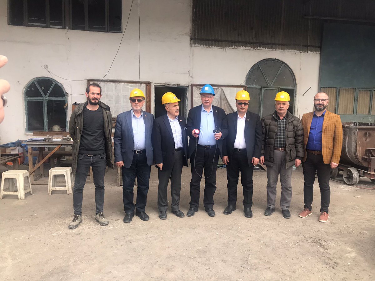 abidincaglayan_'s tweet photo. 📍Ermenek

Taşeli bölgesi için önemli bir iş ve aş kapısı olan, ancak uzun bir süredir kapalı olan Ermenek Cenne Kömür İşletmesine ait kömür ocaklarını Ermenek İlçe Başkanımız Mevlüt Sarıtaş ve yönetim kurulu üyelerimiz ile birlikte ziyaretimizde işletme yöneticilerinin kömür ++ https://t.co/PGUs4stwAN