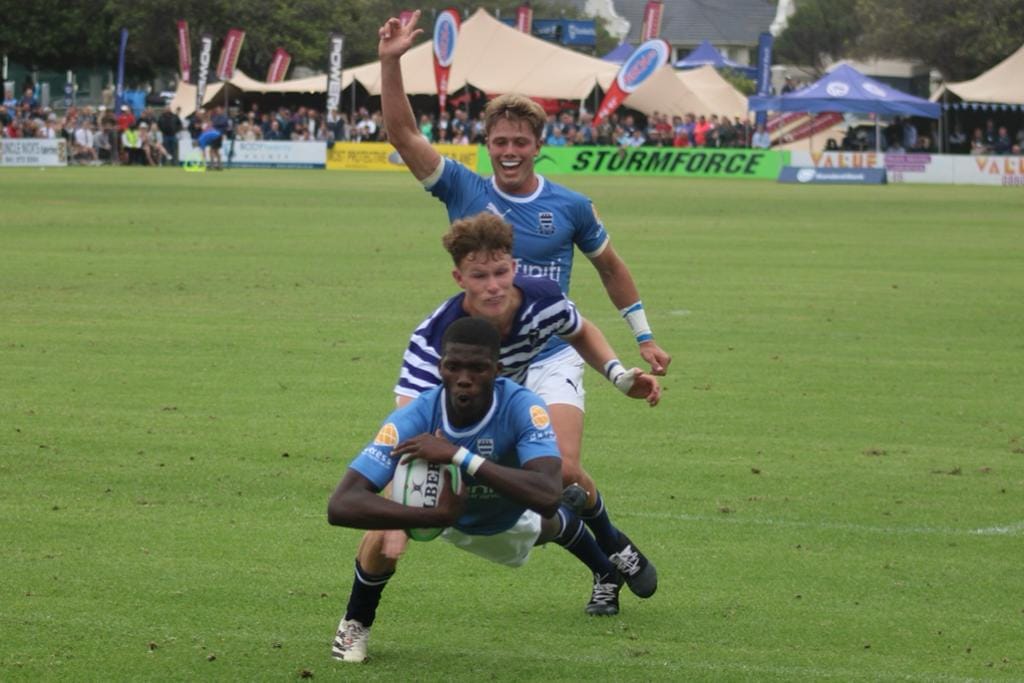 AlgoaFMNews's tweet photo. The Standard Bank Grey High School Rugby Festival in Association with Powerade and #AlgoaFM kicked off on Thursday with hosts Grey enjoying a comprehensive 41-9 victory over SACCS from Cape Town. #GreyHigh #schoolrugby #AlgoaFMSport
https://t.co/olcOaP1el1 https://t.co/i43hn1DMnO