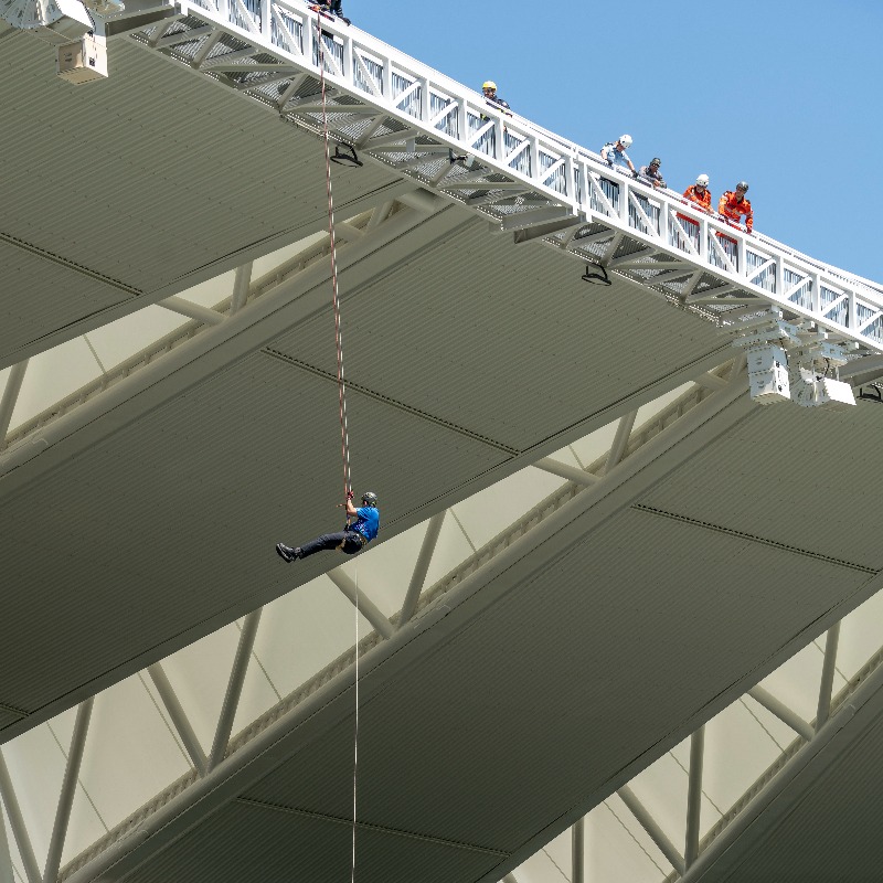 😎Is it a bird? A plane? No, it's our chief executive flying above the @QCBstadium to raise awareness for the Abseil for Health World Record attempt on 4 June, which looks to break the current UK-set record of 1350 abseilers in 24hrs. To take part, visit: outerlimitsadventure.com.au/event/abseil-f…