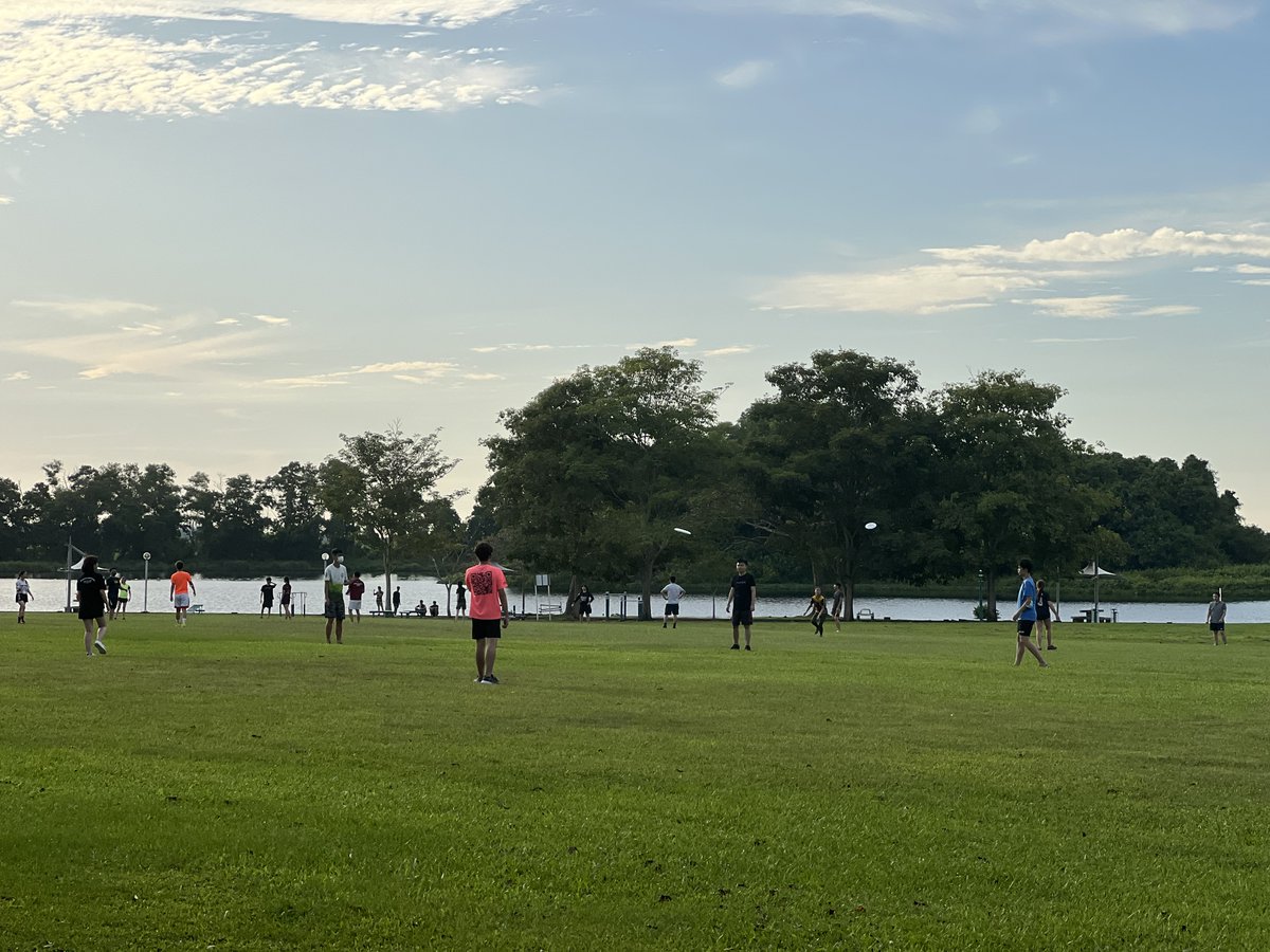 CurtinMalaysia's tweet photo. Frisbee Club is back and running! The frisbee green is a hive of activity again. Look at them go!
#FrisbeeClub #Frisbee #Practice #AlmostSunset #Curtin #CurtinUniversity #CurtinMalaysia https://t.co/YG86NybOOM