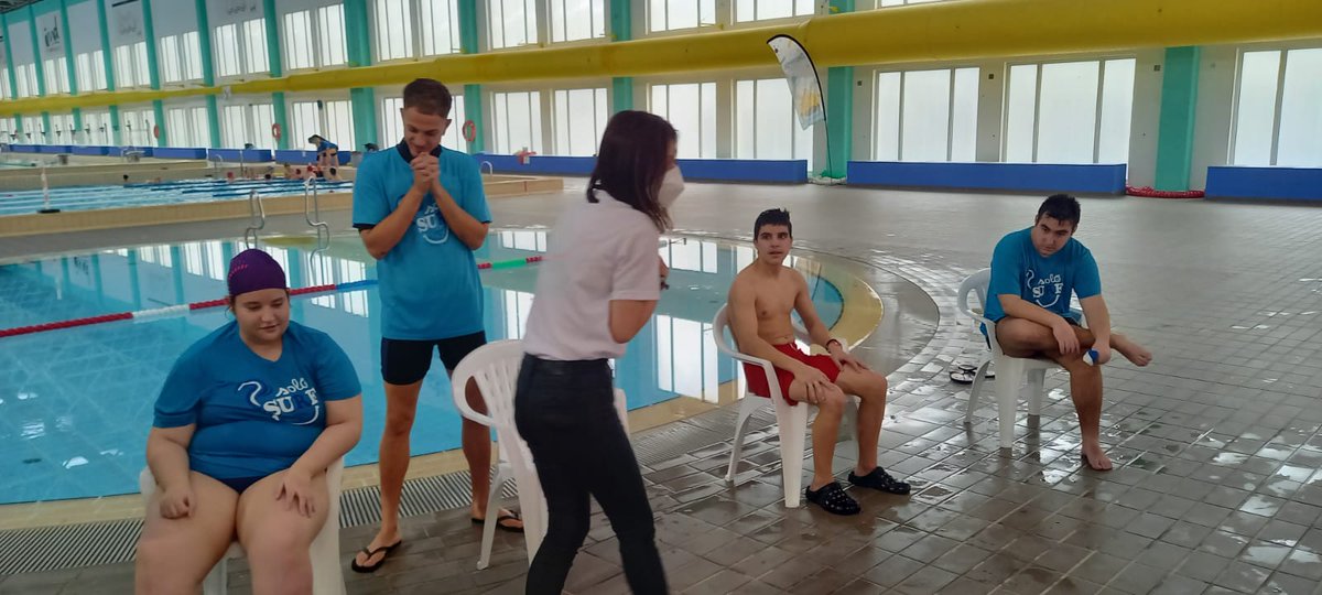 IesDrago's tweet photo. Compartimos la actividad 🏄 de este jueves con María José, nuestra directora y la @Asoc_MiHijoYYo
Gracias 😁  @a_solosurf  y a su magnífico equipo por compartir con nosotros este maravilloso proyecto. Junto 🤝🏼cambiaremos el mundo♥️
#IesDrago #Solosurf #ActivaAcuática https://t.co/9ntCdp0eY8