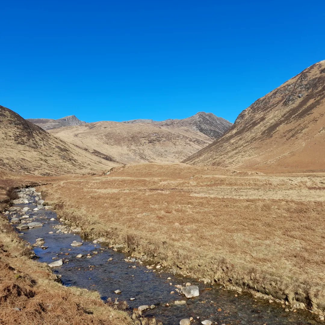 UofGGES's tweet photo. It's a busy time of year for @UofGGES students. Our 2nd year #earthscience students are also out on a #fieldclass, on #isleofarran. We've seen some great #geological and #environmental features and enjoyed great weather too!
#geology #environmentalgeoscience #bepartofthesolution https://t.co/nWKWngE025
