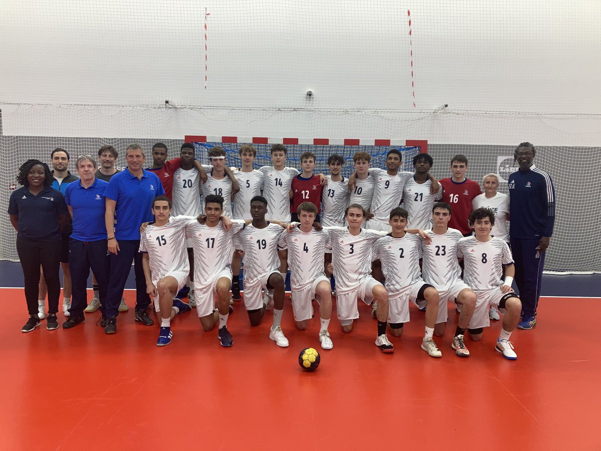 JOLIGuillaume's tweet photo. Fin d’une belle semaine de travail avec le stage national de la génération 2006 💪🏻💪🏻.
Prochaine étape dans dix jours avec les -17🇫🇷.
#BleuEtFier #allbleu https://t.co/YJq6slOqry