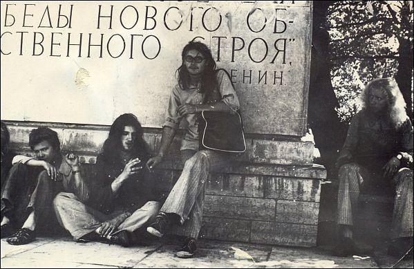 homo_ricreativo's tweet photo. Mosca 1971 - San Pietroburgo 2022. From Russia,with love
https://t.co/nIJBQhyIIl #StandingOnTheShouldersofGiants #SovietHippies https://t.co/WesrVVZNXO