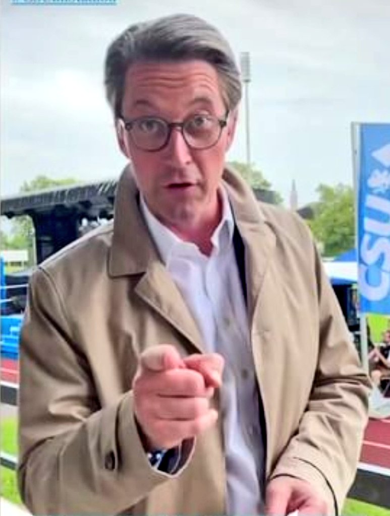 Storch_i's tweet photo. "Wer zahlt die Millionen Euro Schadensersatz für mein Maut-Desaster? 

Richtig, Sie! Kein #Aprilscherz." #Scheuer https://t.co/1fHZ9rrV4N