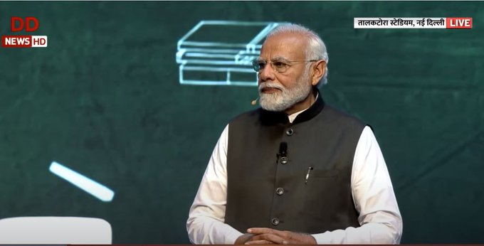 timesofindia's tweet photo. PM @narendramodi interacts with students, teachers and parents in 5th edition of #ParikshaPeCharcha 

LIVE updates: https://t.co/vlG3x0grLW https://t.co/3nNzWx3hi4