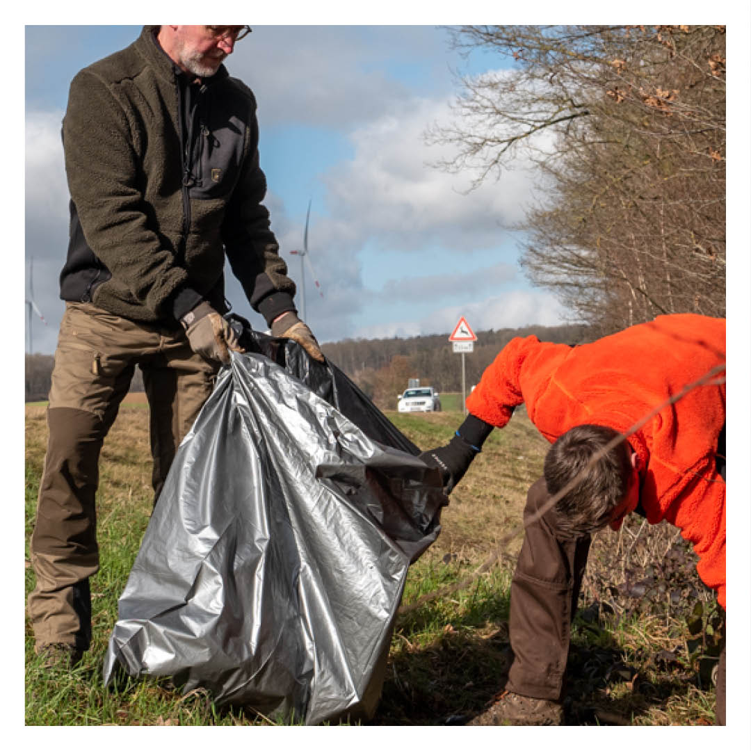 Deerhunter_eu's tweet photo. Whether it is cold and fresh morning or a cool spring day, the Rogaland Fiber Pile Jacket offers just the right warmth for a day in the great outdoors or your next hunting trip.
#Deerhunter #deerhunter_eu #deerhunterclothing #huntingclothing #forestcleanup #forestlife https://t.co/AKqOkWhfbt
