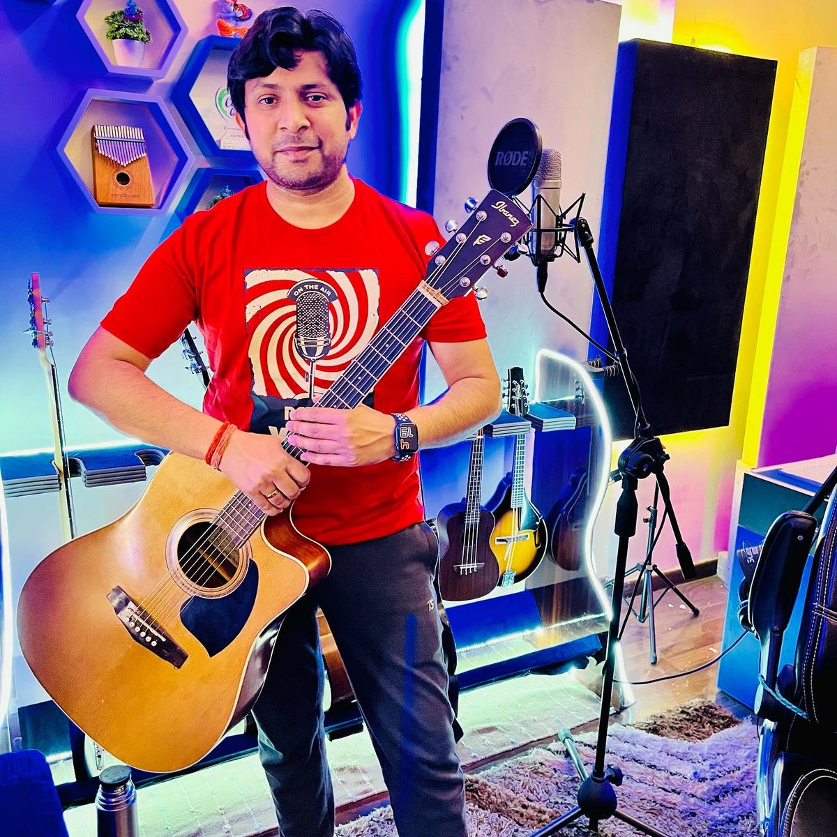 anand1512005's tweet photo. A strong, positive self-image is the best possible preparation for success... ❤️

#indiansingers #recordingstudio #instagood #picoftheday #fyp #songwriter #love #reels #viralreels #songs #anandparmar #musician #youtube #live #singer #newmusic #instamusic #pop #explore https://t.co/T1rvRQns8B