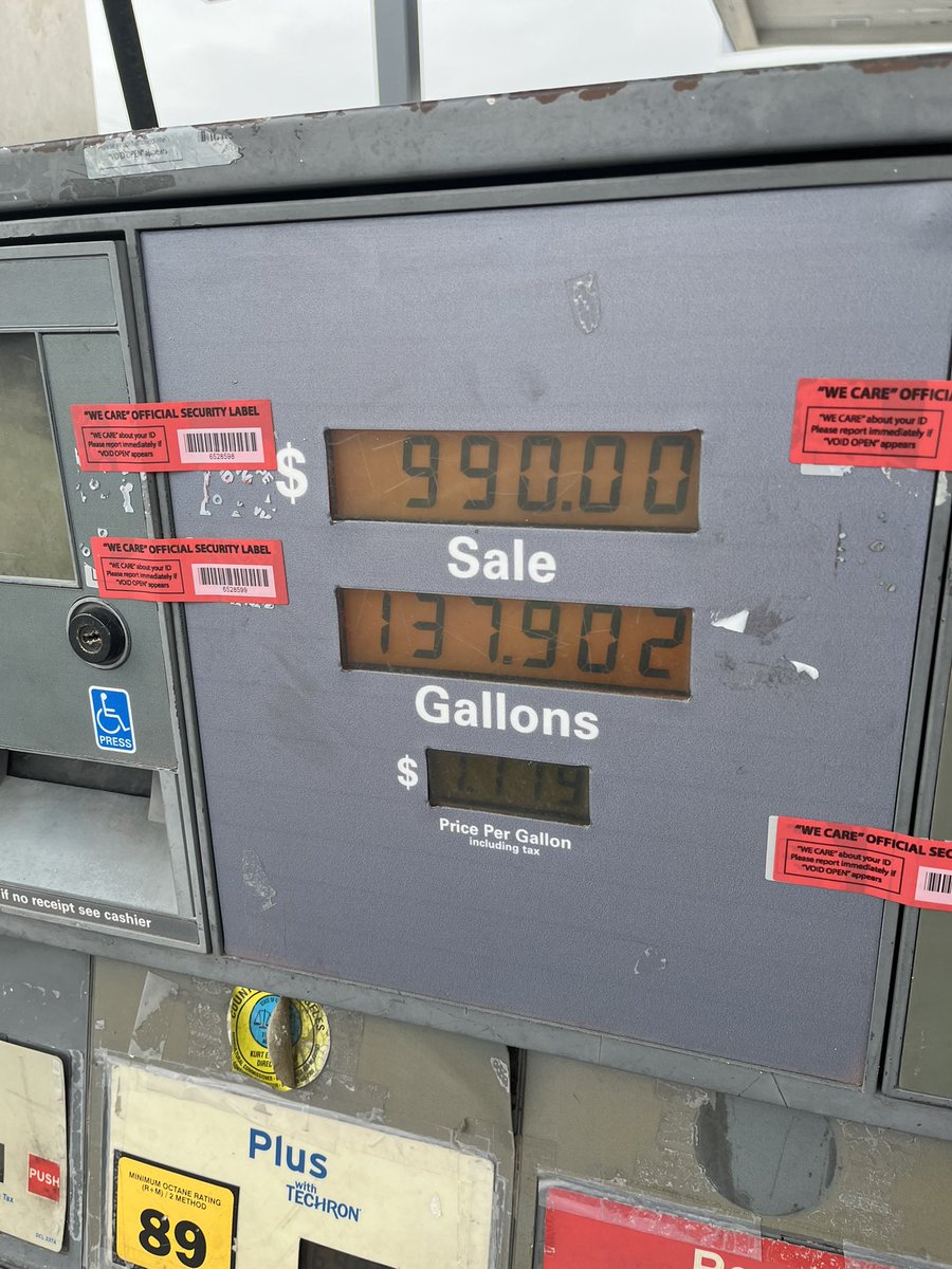ReallyOmars's tweet photo. yooo what’s the most you ever seen someone pump on gas, it ain’t beating this. https://t.co/YpVw5DKz4i