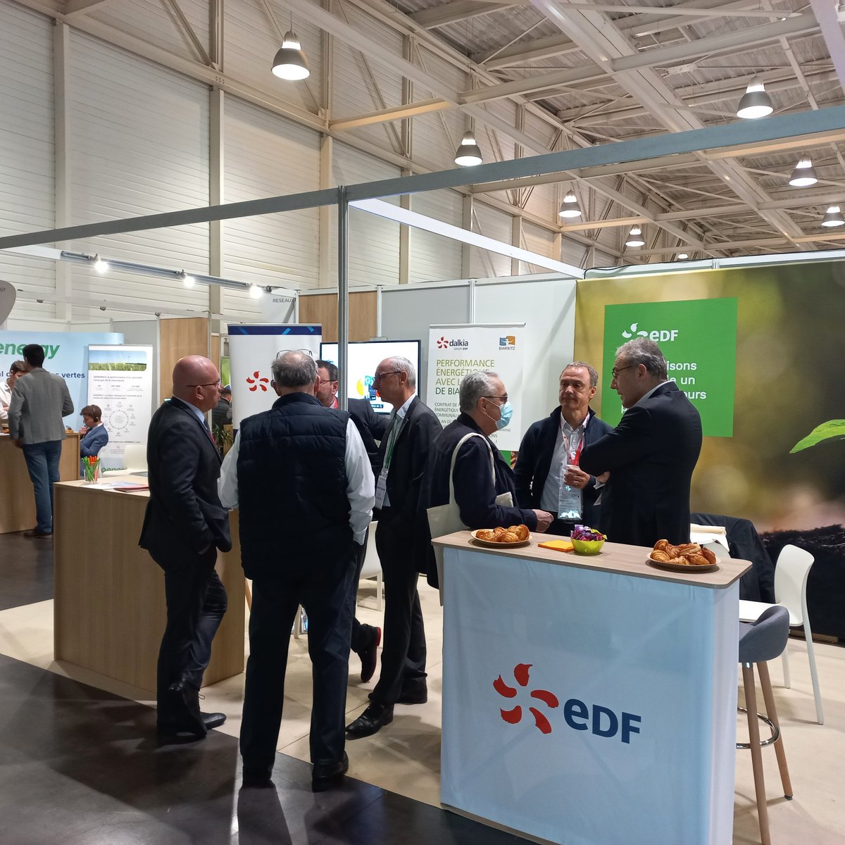 🗓️SELAQ 2022 : @EDF_CollTerr  accompagne les maires de la Gironde pour réduire leur impact carbone☘️ #Autoconsommation #MobilitéEnergetique #PilotageEnergetique 
<a href="/EDF_Aquitaine/">EDF Nvelle-Aquitaine</a> @ADGironde #Bordeaux