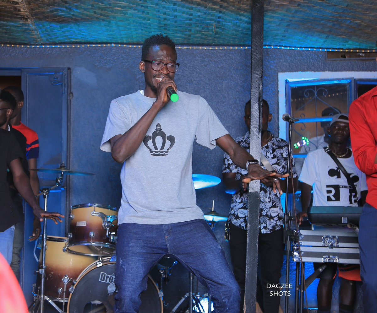 playhousefestug's tweet photo. When u see the kings sweating then the struggle is to Make Jesus Famous @PaulSelah @LyricalMycheal @billmuzicug @cadilux π₯π₯π₯
#PlayHouseParte #PlayHouseParteSoldOut https://t.co/fU5dAR3Gli