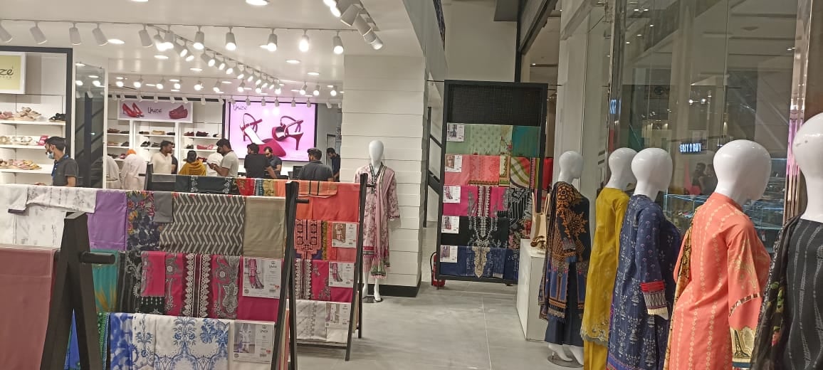 TheAmanahMall's tweet photo. #Lahore 
The most awaited Brand Unze London at Amanah Mall with an exciting discount on all items flat 50% OFF  from 17th till 20th March.
Visit the Unze London at Amanah Mall now!
#AmanahMall #UnzeLondon #grandopening #Flat50off #ModelTown https://t.co/nvlSr5r2Fo